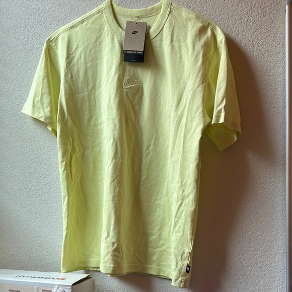 Nike Other - Nike Men's Sportswear Premium Essentials T-Shirt - Size Medium